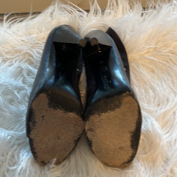 Black peep toe heels. - Picture 5 of 8